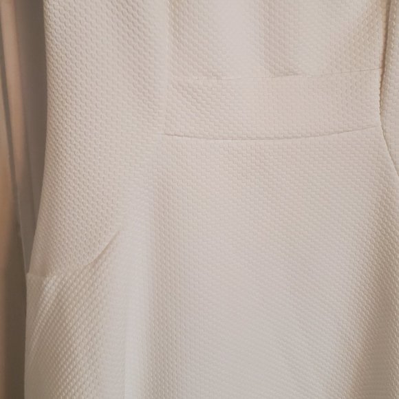 Cream dress - Picture 7 of 8